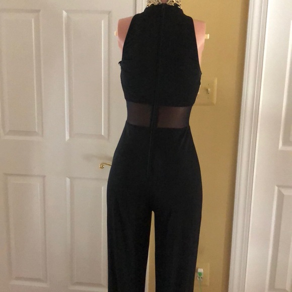 🌺 HOST PICK🌺 Halter Jumpsuit/Sheer Waistline. - Picture 4 of 6